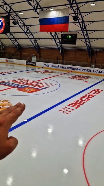 Сколько требуется времени для укладки баннеров на ледовом поле?!