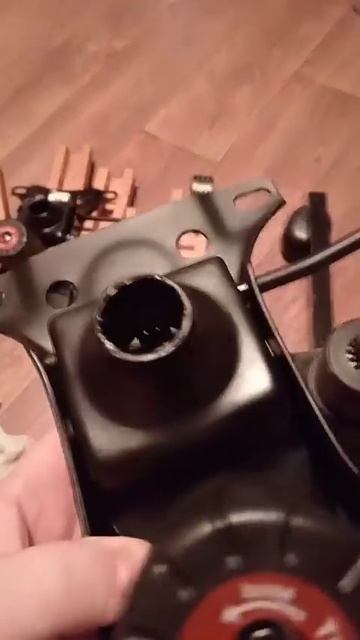 Подготовка к ремонту офисного стула начинается при его сборке