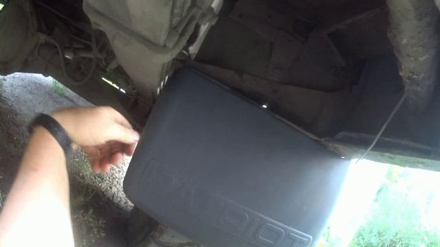 Потерял задний брызговик.