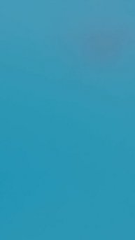 iPhone 16 ProMax купается в бассейне, а Bluetooth под водой не работает 🤣🤣🤣