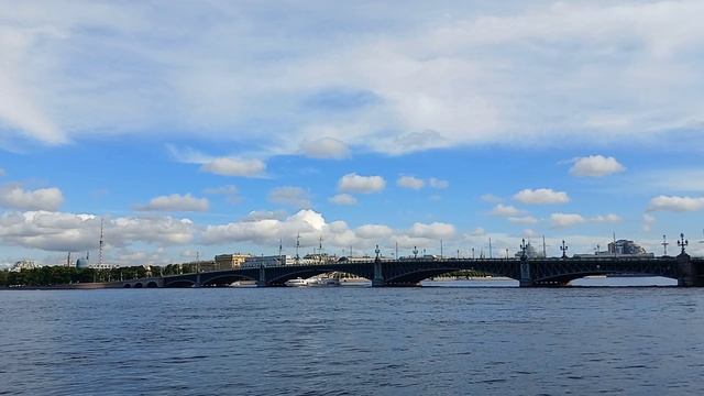 Нева. Прогулка по Дворцовой набережной (Путеводитель от дилетанта)