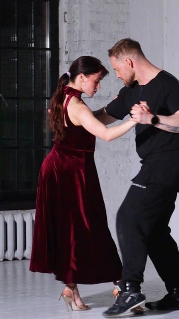 Street Tango. Павел Собирай и Мэри Корсакова #танго #тангонуэво #неотанго #танцы
