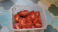 Маринованные помидоры быстрым способом в контейнере