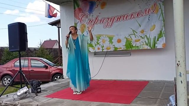 И ещё одна зажигательная песня с деревенского праздника."На теплоходе"...🙂♥️🎉