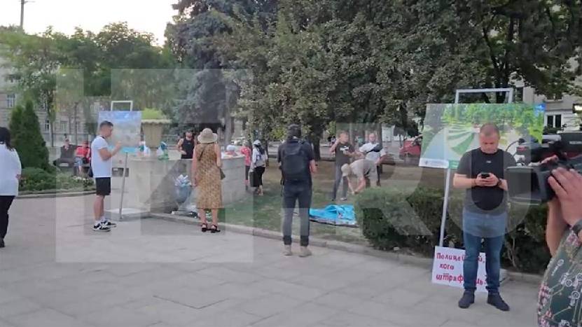 Протестующие в Кишиневе развернули палаточный лагерь