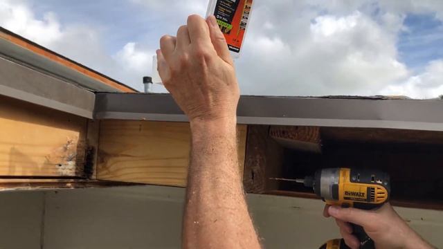 Тайный мост из резины и гвозди, которые не поддаются — что скрывает фасад нашего дома?