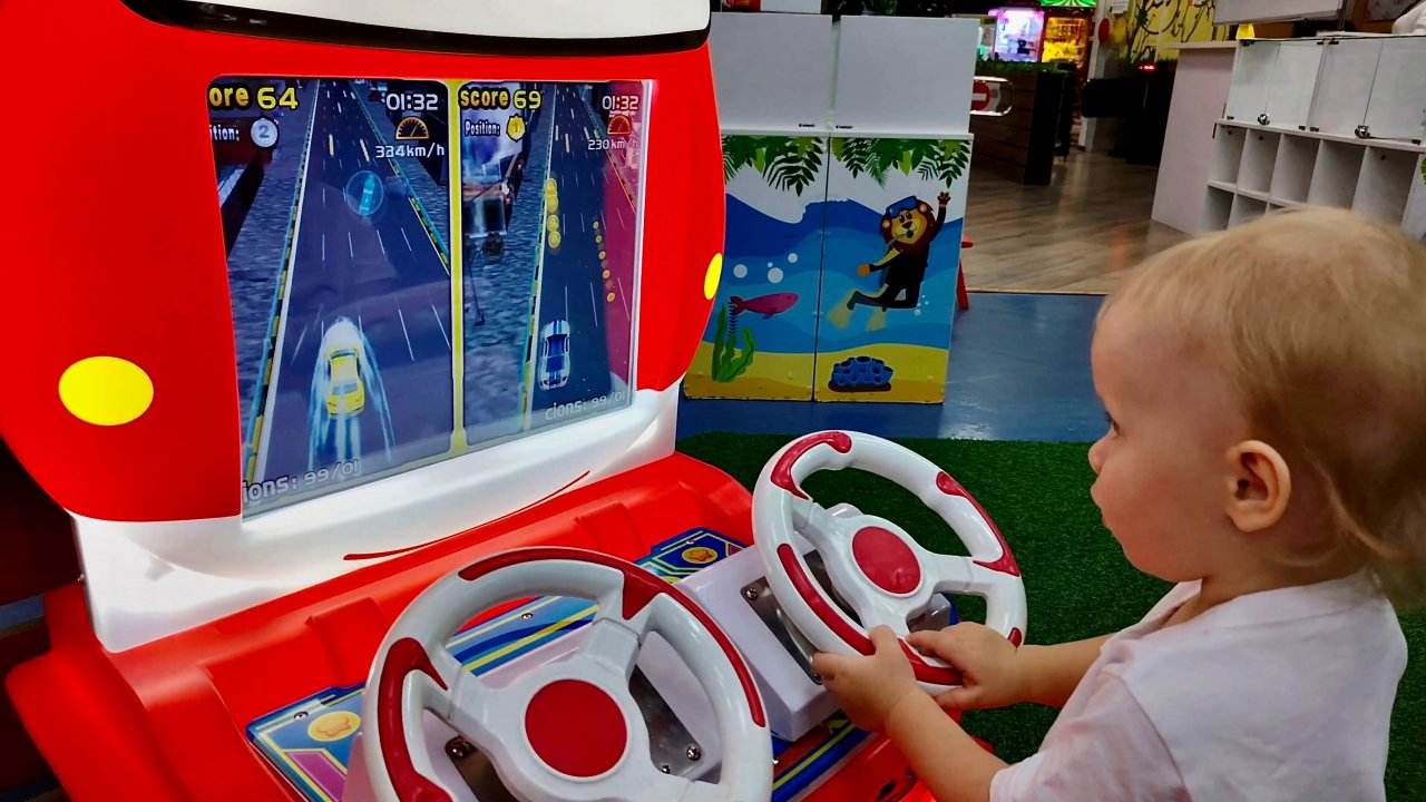 VLOG 12 Сходили в Детский клуб МАДАГАСКАР / Набила синяк