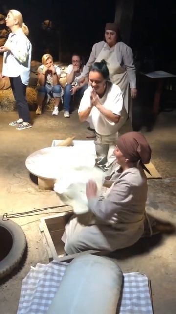 Традиционный армянский лаваш в селе. Traditional armenian lavash in village.