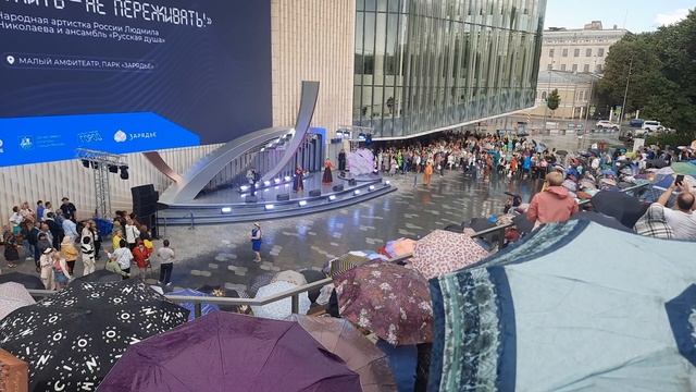 1000280114.mp4 Людмила Николаева и ансамбль ,,Русская душа"-,,Коля-тракторист"