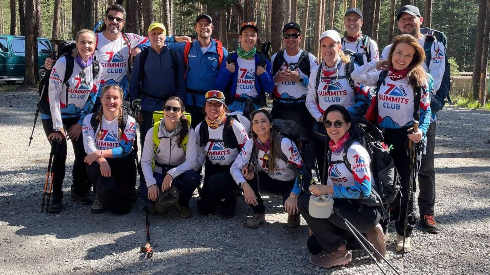 Группа Клуба 7 Вершин из Бразилии на первом акклиматизационном выходе на гору Чегет