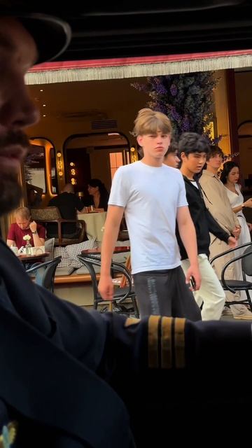 На работу через патриаршие пруды 737»800