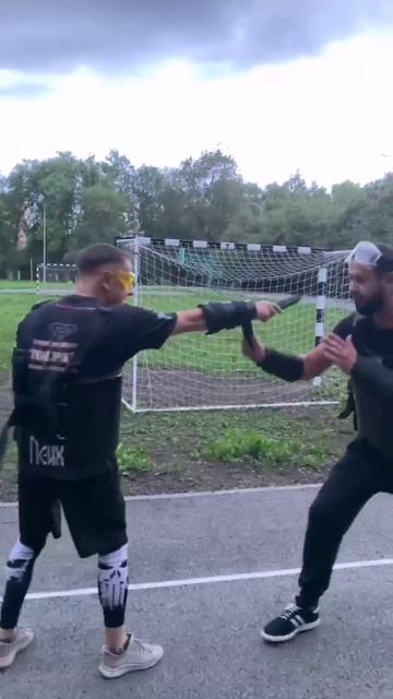🔪Порез, блокирование вооруженной руки, контратака.