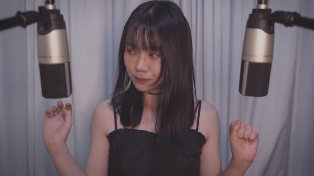 _丧妹 ASMR一起品尝巧克力吧咀嚼音 Chewing Sound耳语 Sombie