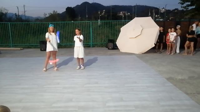 Детский концерт продолжается