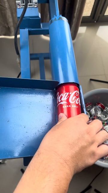 The satisfying sound of crushing cans# #shorts #cancrushin #cancrushing #satisfying #drink