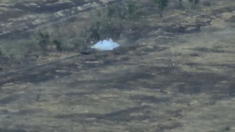 Трофейный американский БТР М113 с флагами России и США штурмует Малую Токмачку. Видео RT