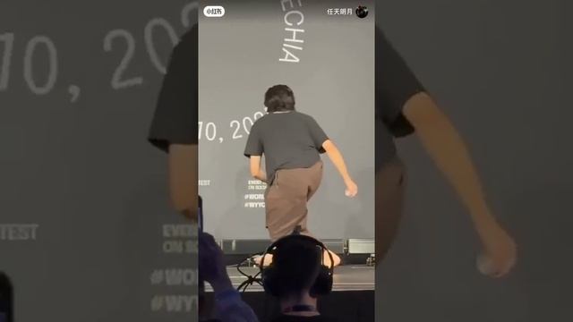 Это Хадзиме Миура — японец, ставший мировым призёром во фристайле с двумя йо-йо на чемпионате мира