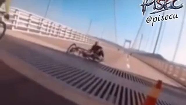 Велосипедисты вызывали у инженера, спроектировавшего мост, сильную неприязнь.