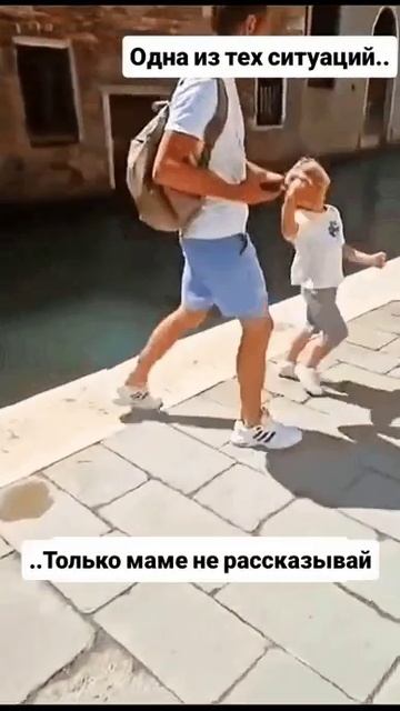 Не упал, пока ребенка на место не поставил! Молодец...!😆