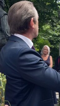 Марина Зудина и Владимир Машков в день рождения Олега Табакова на его могиле 17 августа 2025 ю