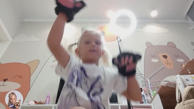 Танцую под Две ладошки нежные кошки