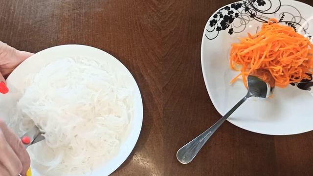 ТЁПЛЫЙ САЛАТ С ОБЖАРЕННЫМИ КОЛЬМАРАМИ И ФУНЧЕЗОЙ