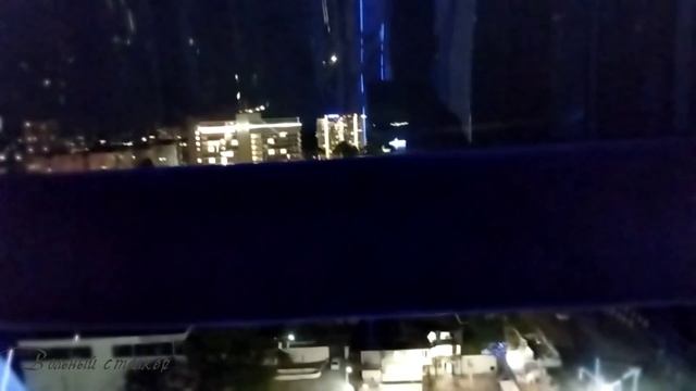 Вид на вечернюю Гагру с колеса обозрения