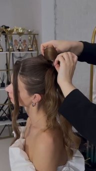 Популярный объемный текстурный пучок #прическа #укладка #волосы #локоны