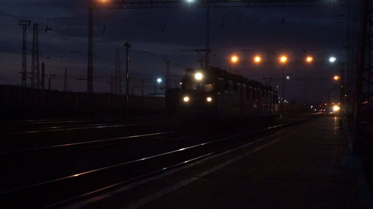 Электровозы ВЛ80С-073 и ВЛ80С-1741 и тепловоз 2ТЭ10М-3544. Вечерний движ.