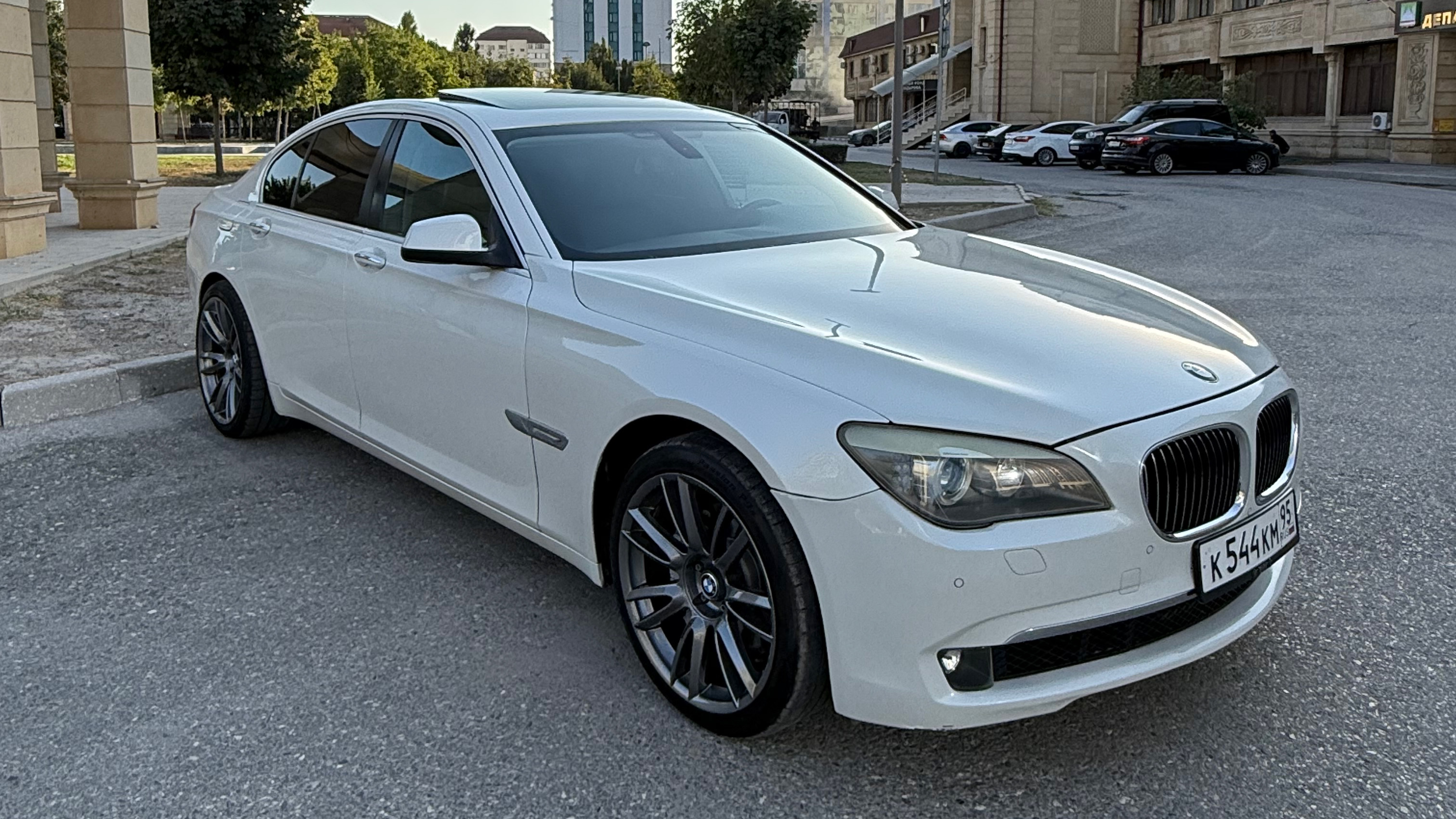 Продается❗️BMW 740i 3.0 литра бензин(326л.с)