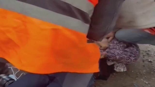 ФСБ в костюмах коммунальщиков задержали выходца одной из стран Центральной Азии, который планировал