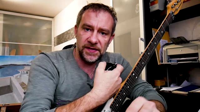 Почему Ангус Янг боится коров?