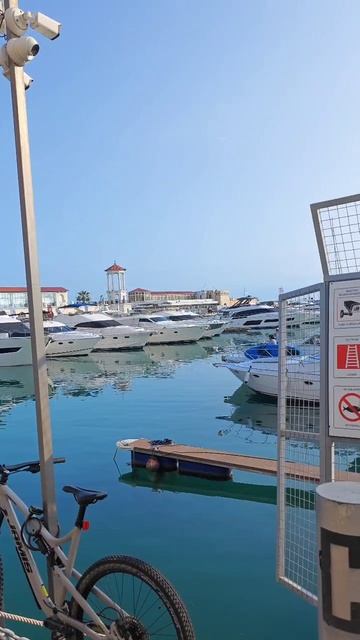 ожидание яхты в морском порту сочи