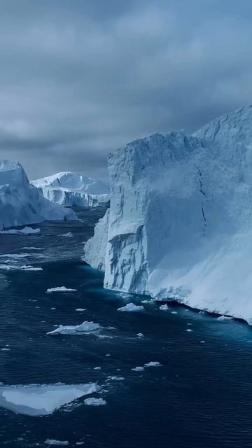 Невероятная Гренландия, очень похожая на Антарктиду, только с большими горами