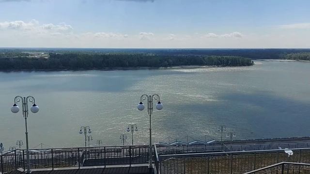 На великой реке,  в Барнауле протекает сибирская река Обь. №25 (2)33