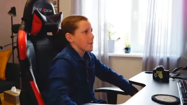 КОПИРУЕМ АМЕЛЬКУ! Мой Друг Повторяет Всё За Мной! 1 часть