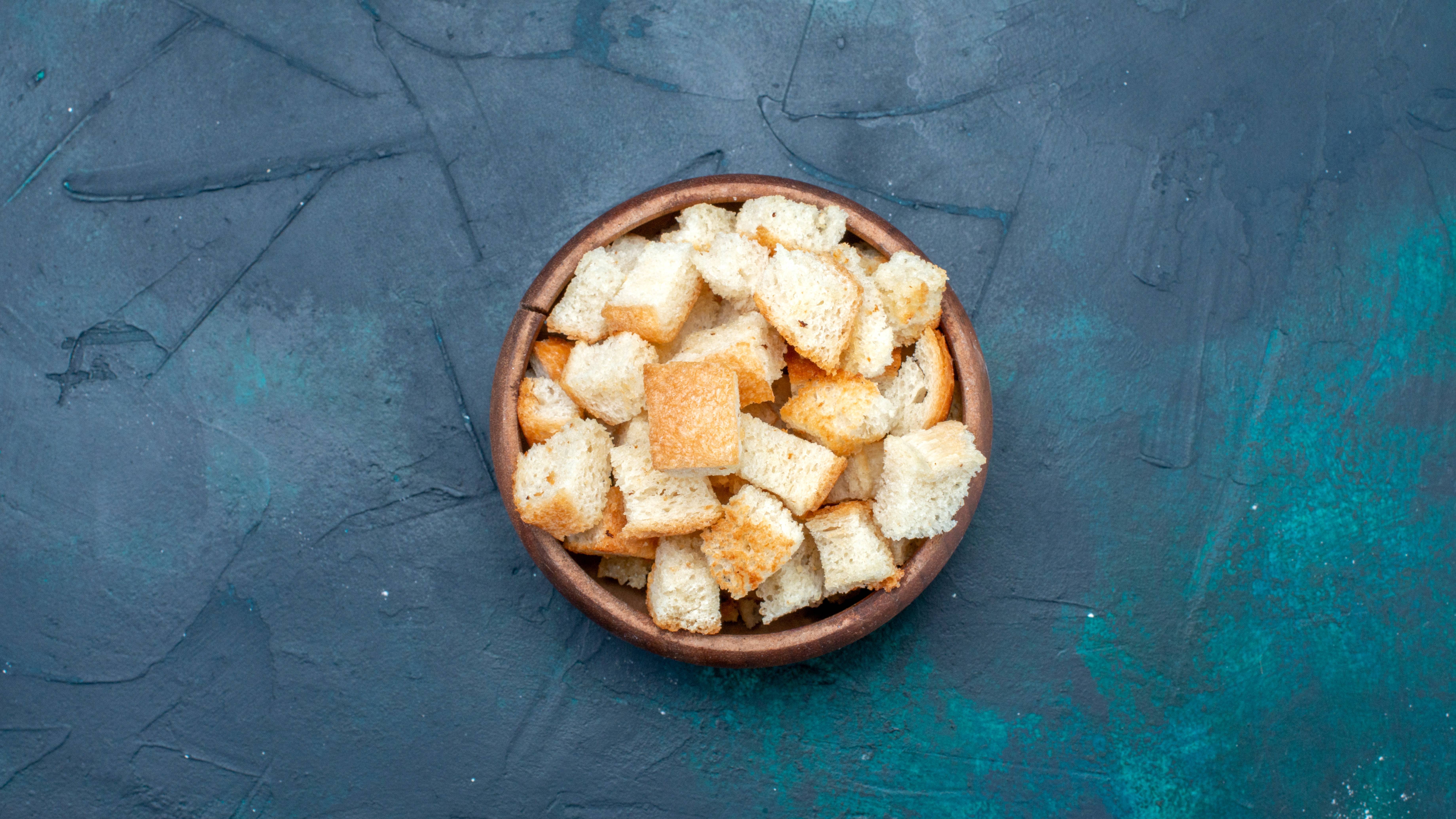 Домашние сухарики с чесноком