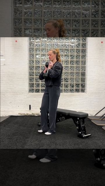 Гоблет присед на 1 ноге на скамью