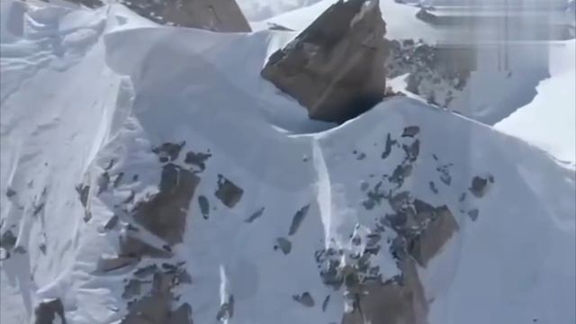 РОССИЯНКА ПОГИБАЕТ БЕЗ ПОМОЩИ (Читай описание)