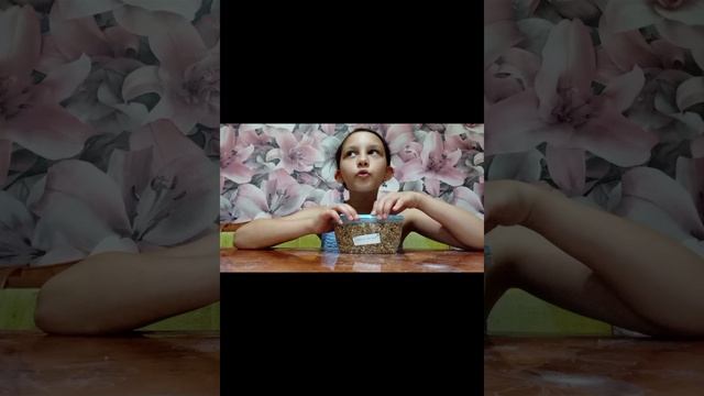 за обе щеки