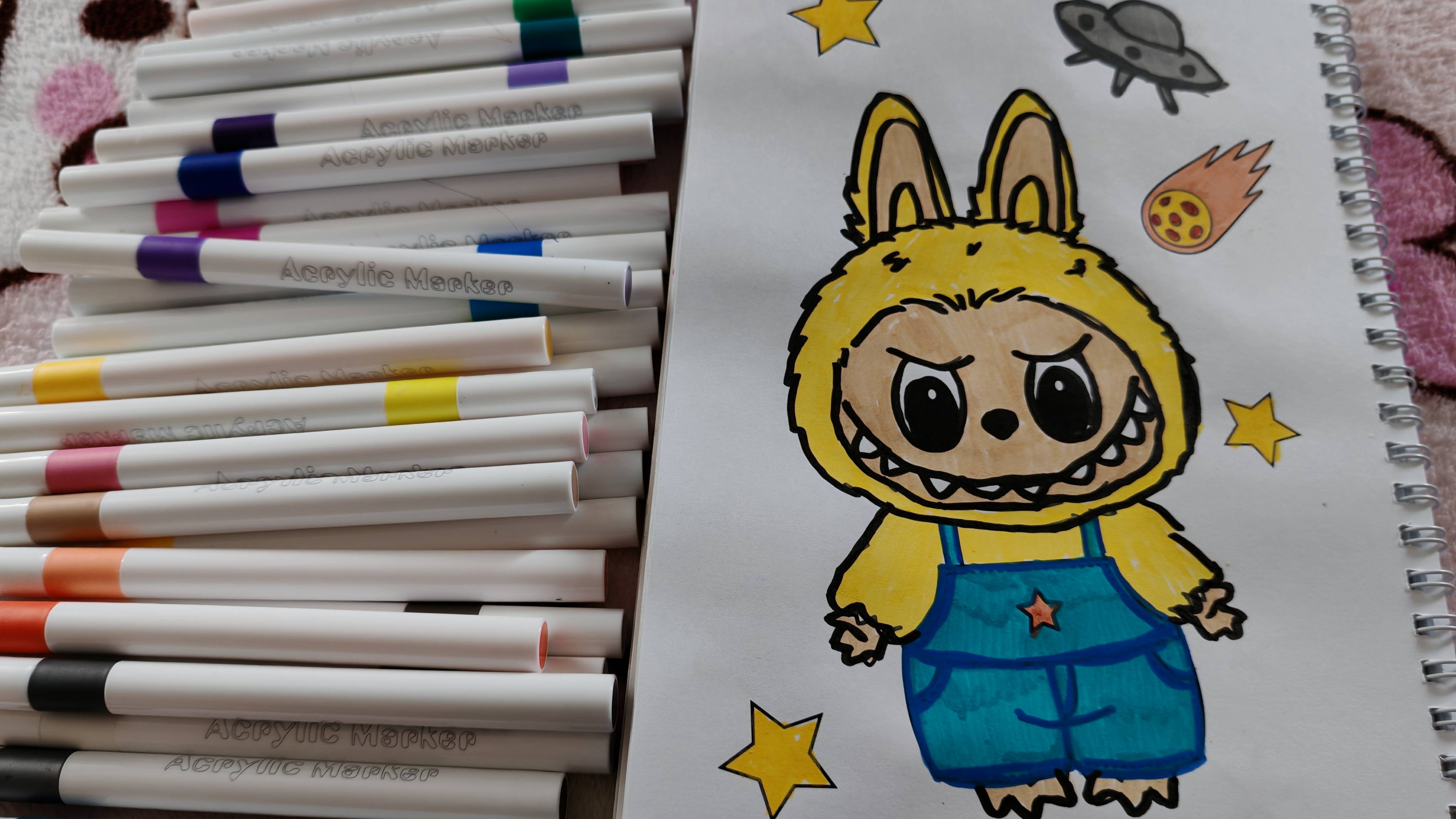 Раскрашиваю детскую игрушку лабубу акриловыми маркерами