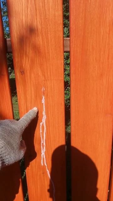 Чем убрать смолу с окрашенной древесины