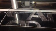 Универсальный плоттер Vicsign-630. Гравировка на оргстекле.