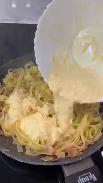 Рецепт пасты с беконом в сливочном соусе | Самый простой ленивый ужин на свете!
