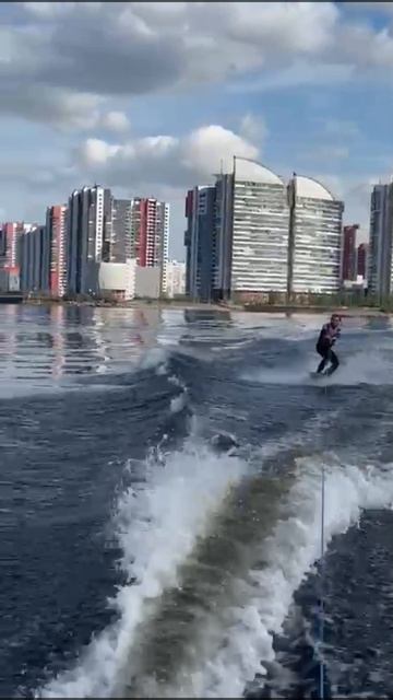 катаюсь на вейкборде
Санкт-Петербург