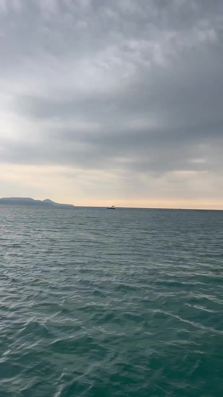 Мажоры 🤑 из Иркутска выкупили всю лодку и заказали эпичную погоду 🌩️