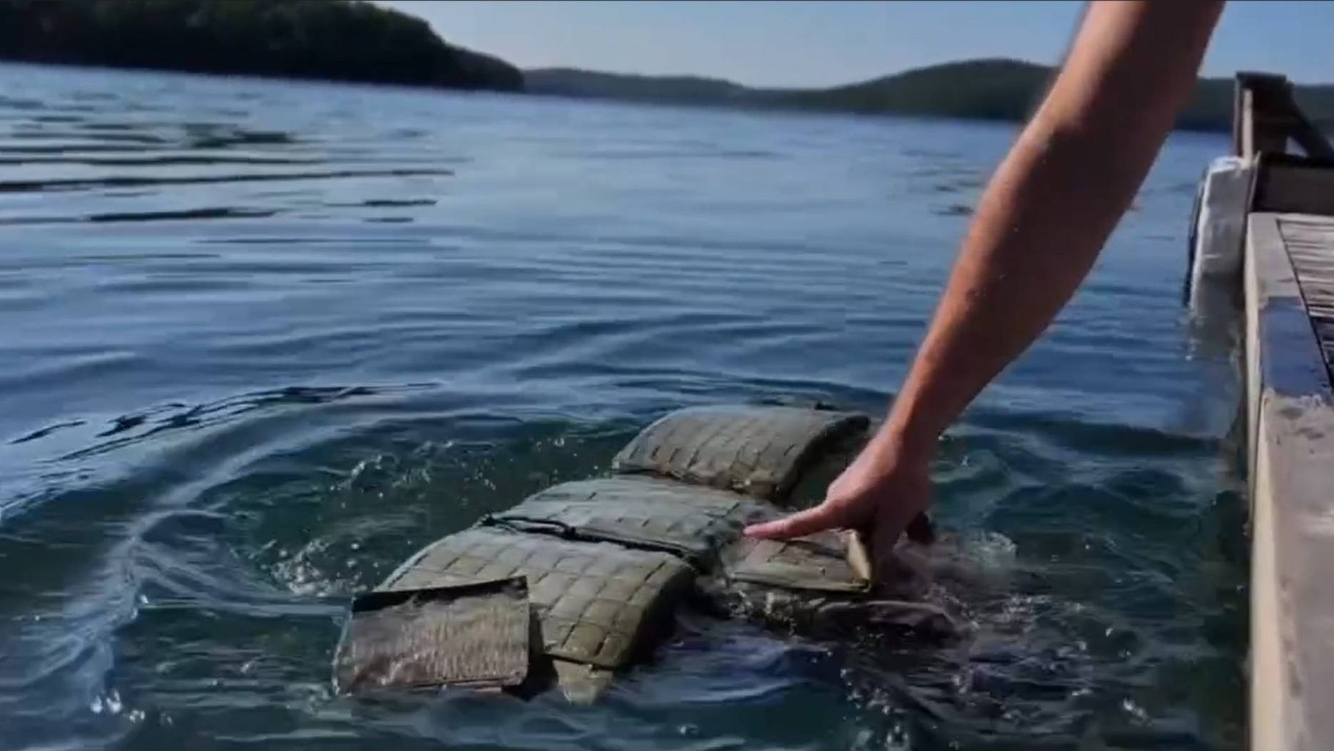 Тестируем новый плавающий бронежилет, разработанный в Приморье