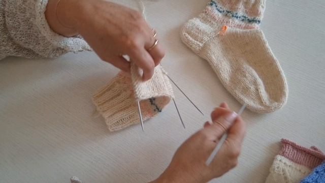 Необычные обычные деревенские носки.