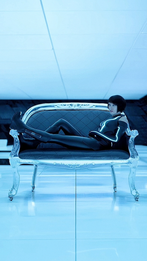 Фильм «Трон: Наследие» 2010 вертикальная версия