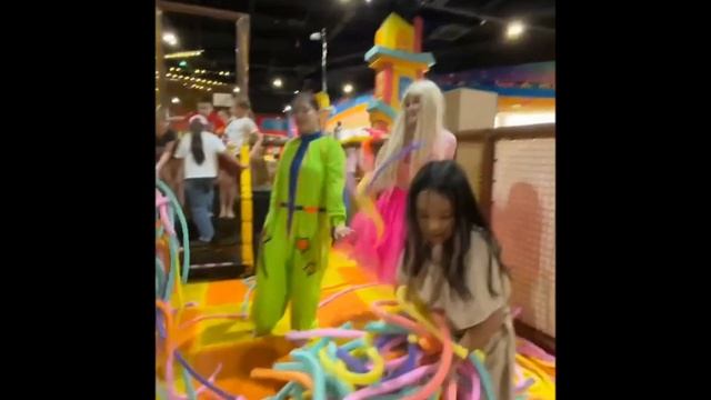 Пополонтвое шоу на день рождения в парке развлечений ФанкиТаун ТРЦ Сибирский Мол